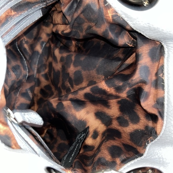 B. Makowsky  shoulder/Crossbody bag leather Light gray  Silvertone Hardware EUC - Picture 17 of 17